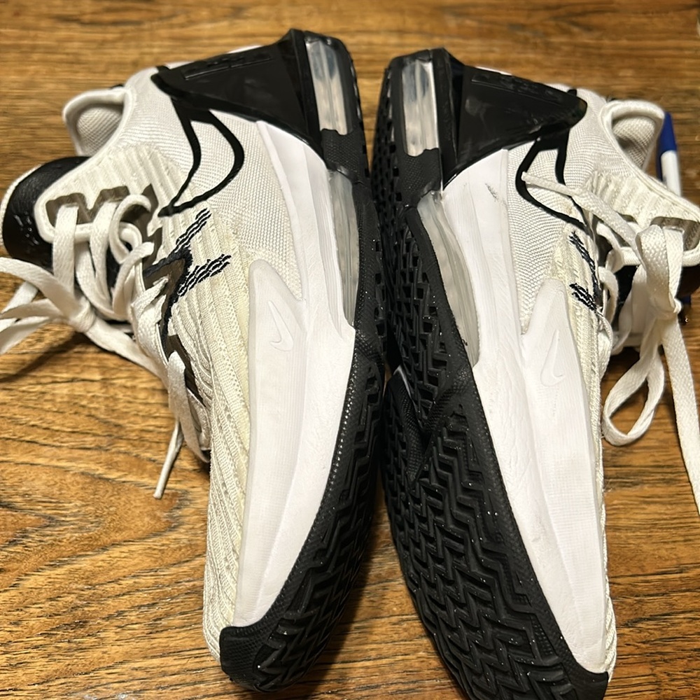 Nike Lebron Witness 6 Shoes - Picture 4 of 6